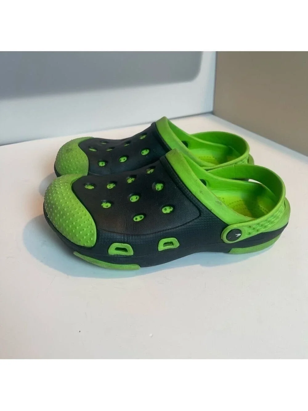Boys waterproof shoes slides green black for pool or beach Sz 35 EU